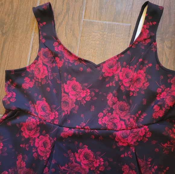 Black & Red Floral Scuba Skater Dress w/ Hidden Front Pockets, Sweetheart Neck - Picture 10 of 15